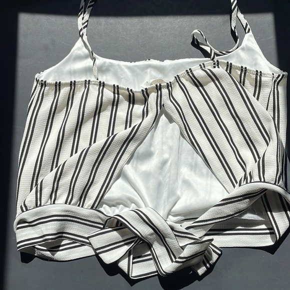 Striped Open Back Top - Picture 2 of 3